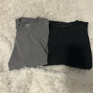 Lot of 2 GAP Mens XS Gray and Black Short Sleeve Tees
